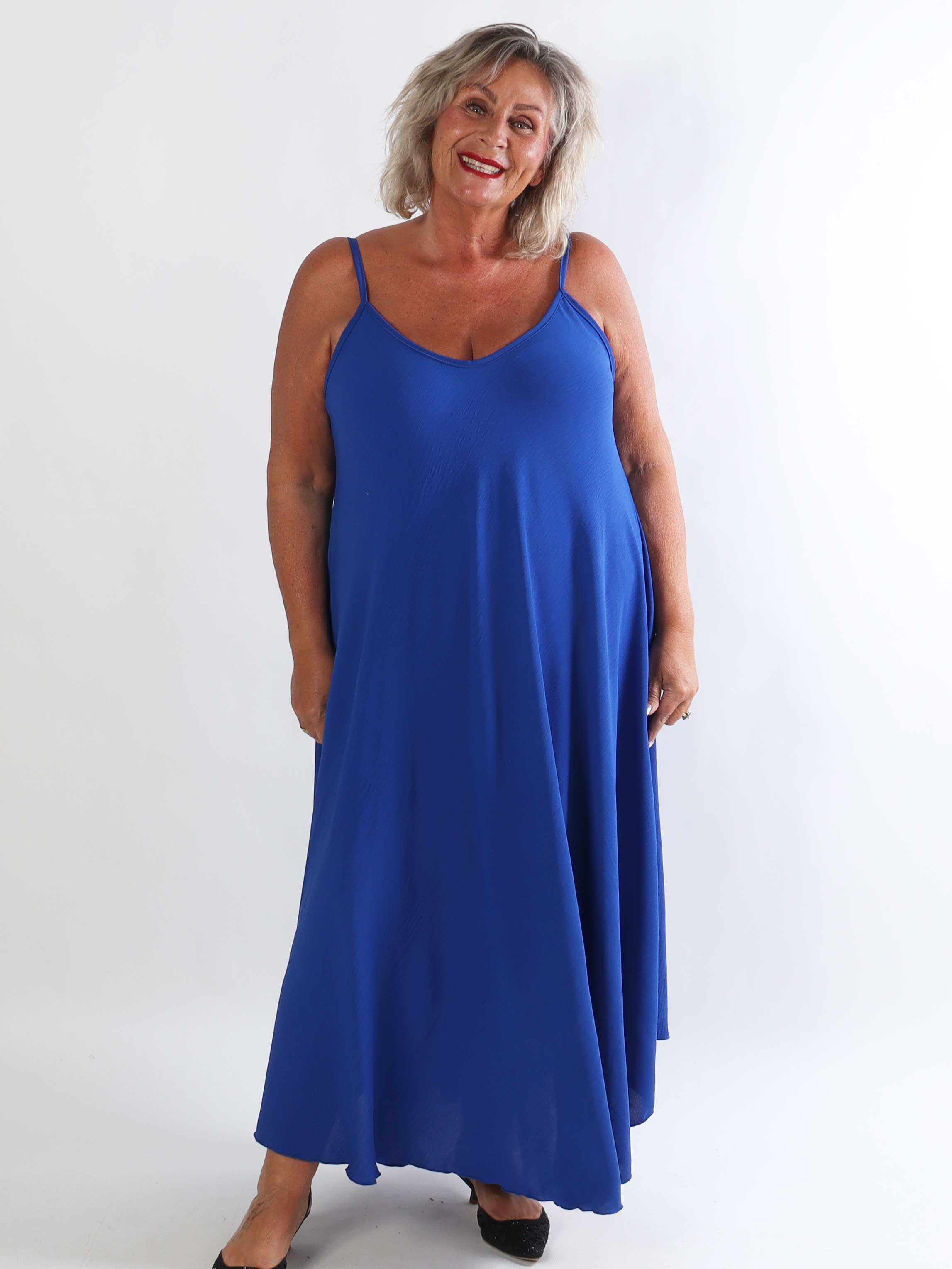 Marceline Long - Lang plus size stropkjole i viskose med A-facon